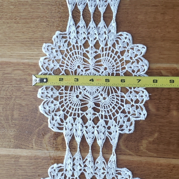 Handmade doili table runner 6 - Picture 2 of 4